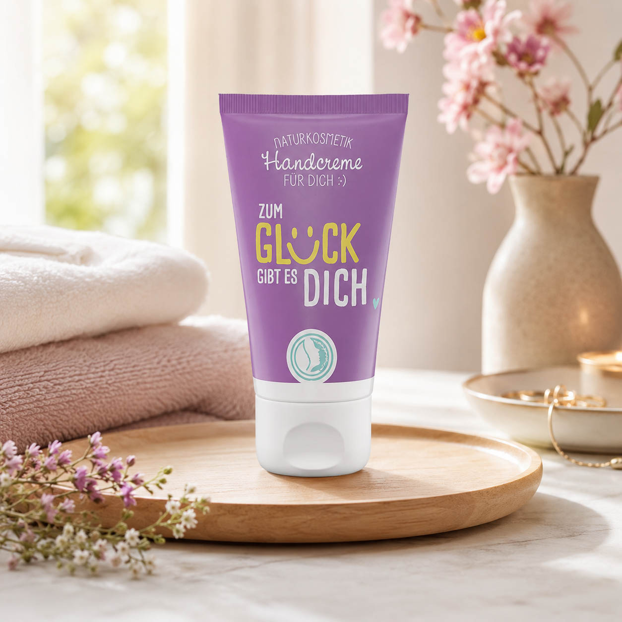 Naturkosmetik Handcreme Zum Glück gibt es Dich in Violett – Lifestyle