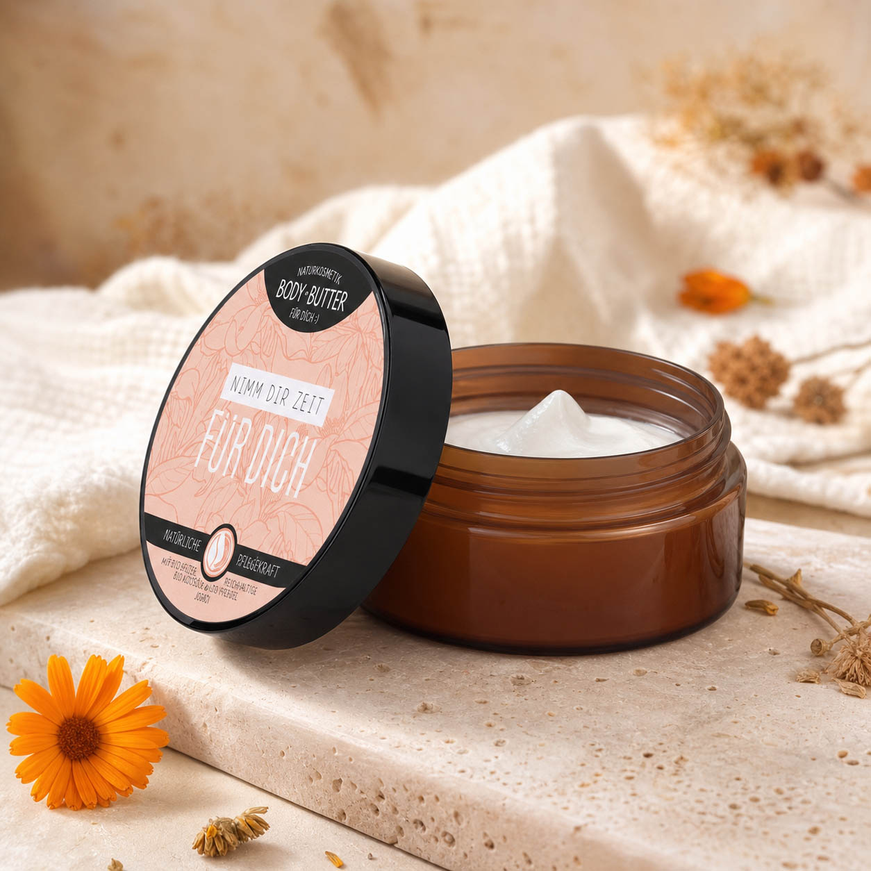 Bodybutter „Nimm Dir Zeit für Dich" in Anwendung – Naturkosmetik von Geschenk für Dich