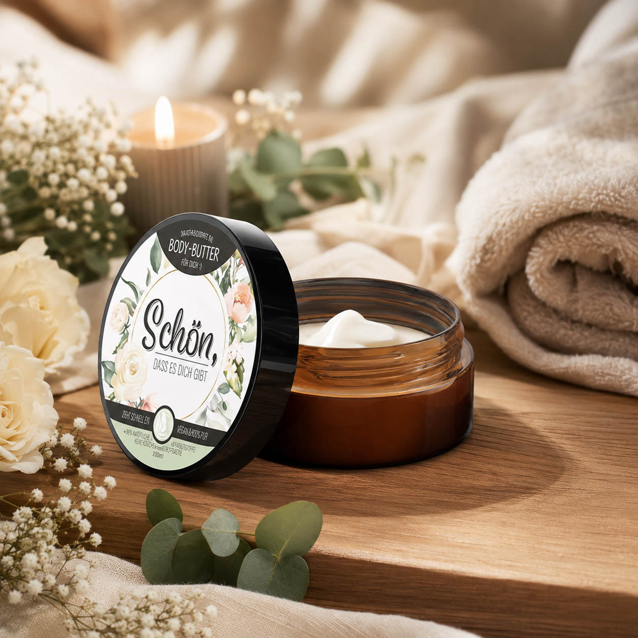 Bodybutter „Schön, dass es Dich gibt“ Blumen in Anwendung – Naturkosmetik von Geschenk für Dich
