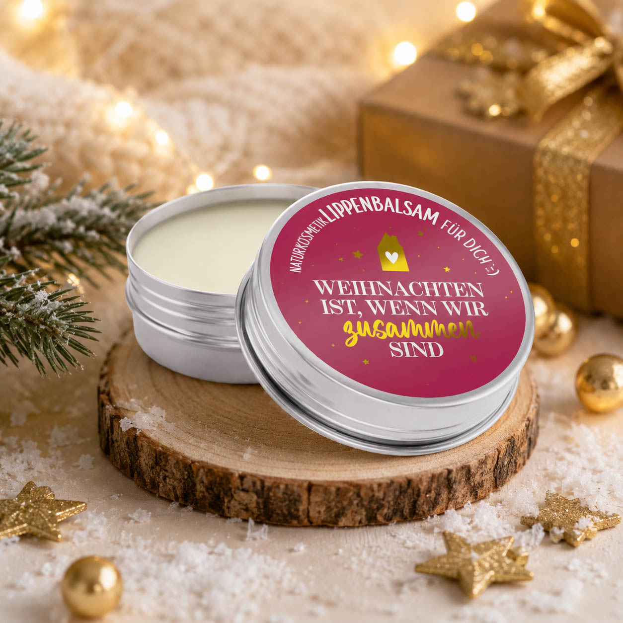 Lippenbalsam „Weihnachten ist, wenn wir zusammen sind“ – Stimmungsbild im weihnachtlichen Ambiente