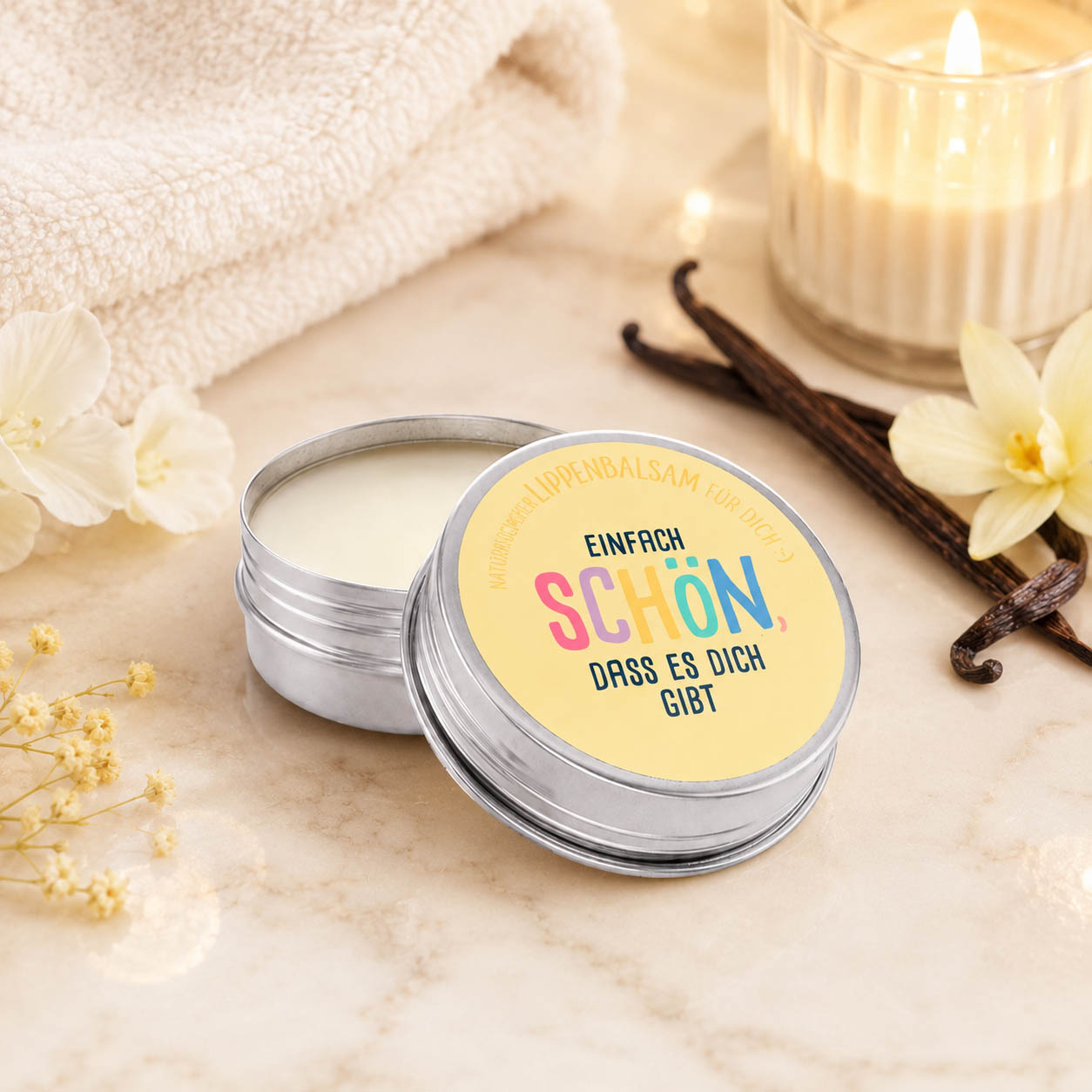 Naturkosmetik Lippenbalsam „Einfach schön, dass es dich gibt“ Gelb – Geschenk für Dich (Moodbild)