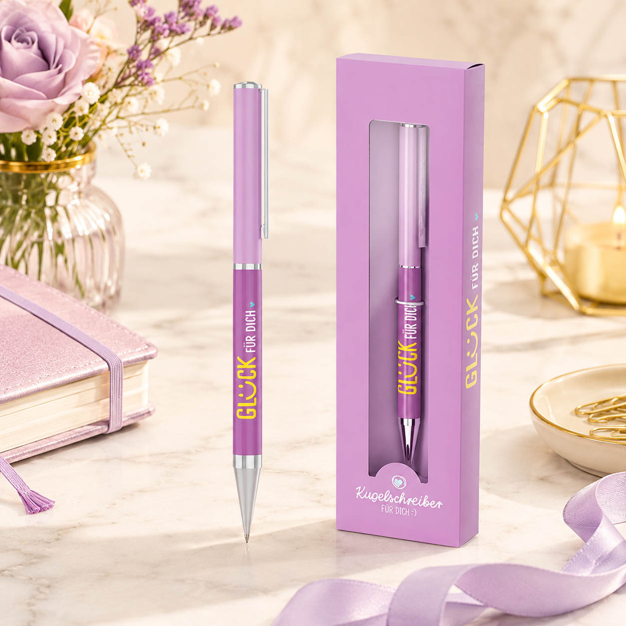 Kugelschreiber „Zum Glück gibt es Dich“ Violett – Geschenk für Dich (Moodbild)