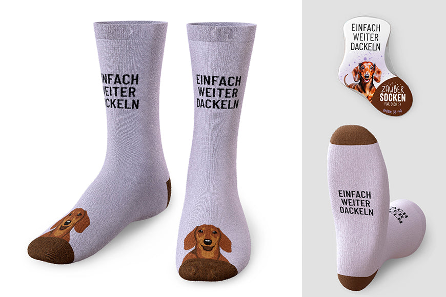 Zaubersocken Einfach weiter dackeln in Flieder mit Dackel-Motiv, 1 Paar Gr. 36-40 – Geschenk für Dich