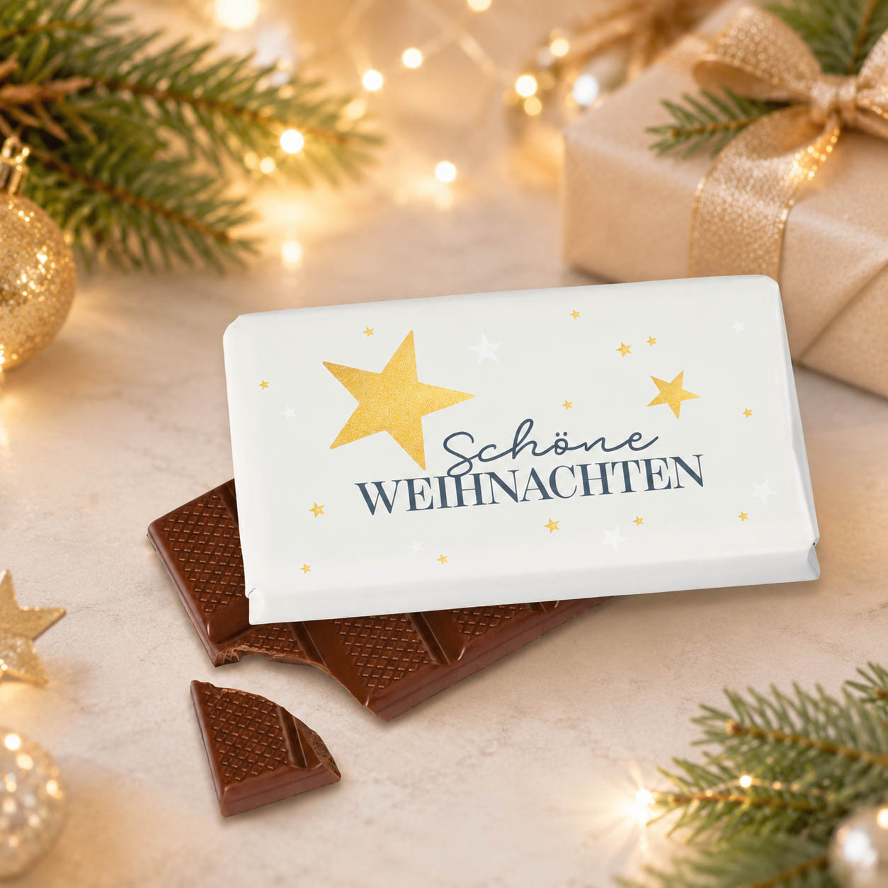Weihnachtsschokolade mit Spruch Schöne Weihnachten, creme mit großem goldenen Stern, Vollmilch 40 g – Geschenk für Dich – Stimmungsbild