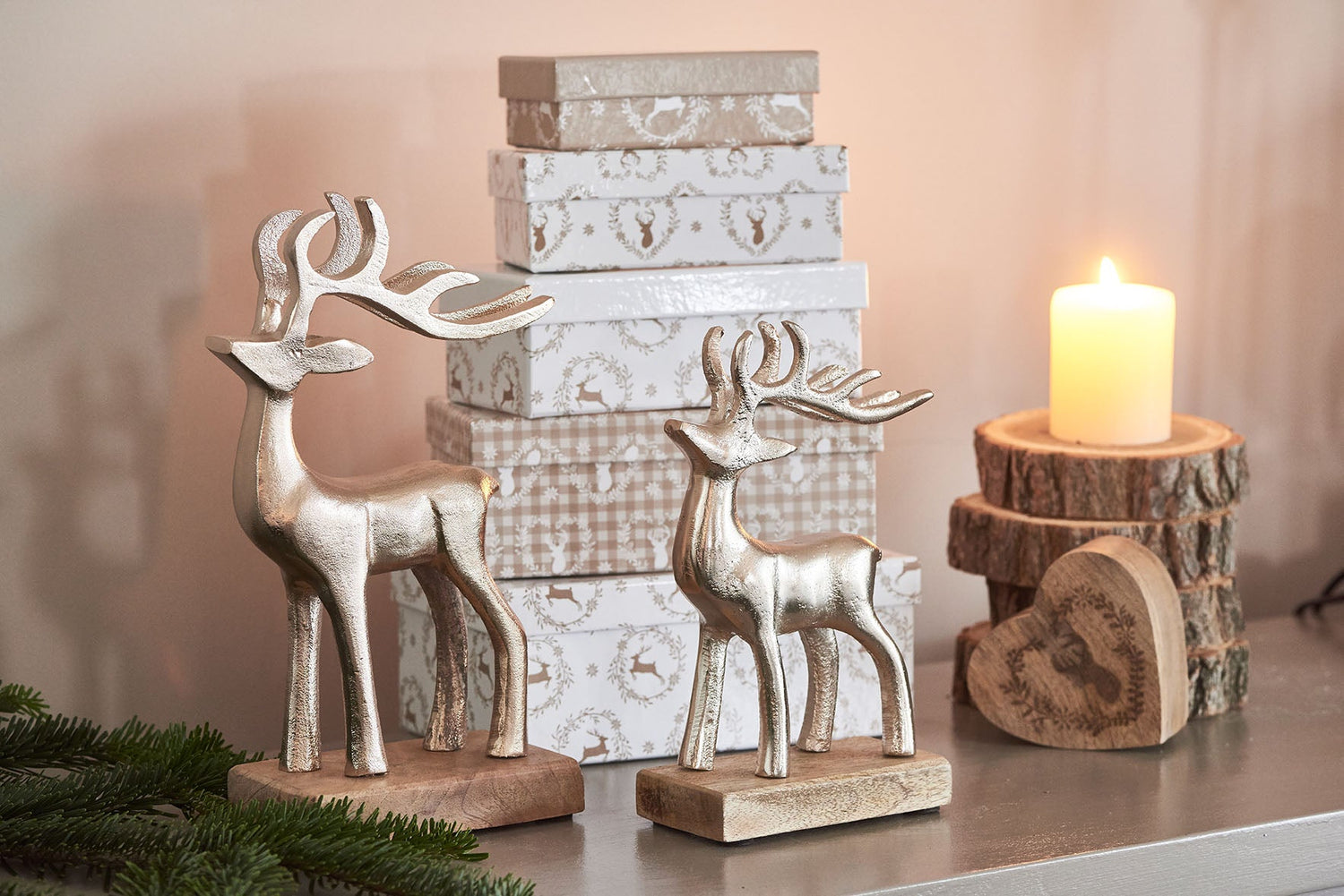 Hirsch Dekoration online kaufen, Hirschfigur aus Holz, Hirsch-Deko Weihnachten, Deko-Hirsch modern