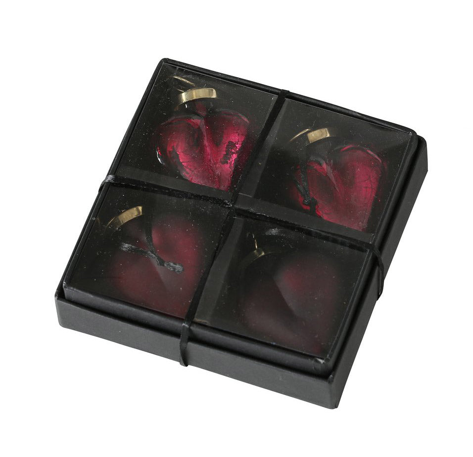 4er Set Herz-Dekoanhänger aus lackiertem Glas mit Crackle-Muster. In Rot matt & glänzend, mit goldener Aufhängung – von Boltze