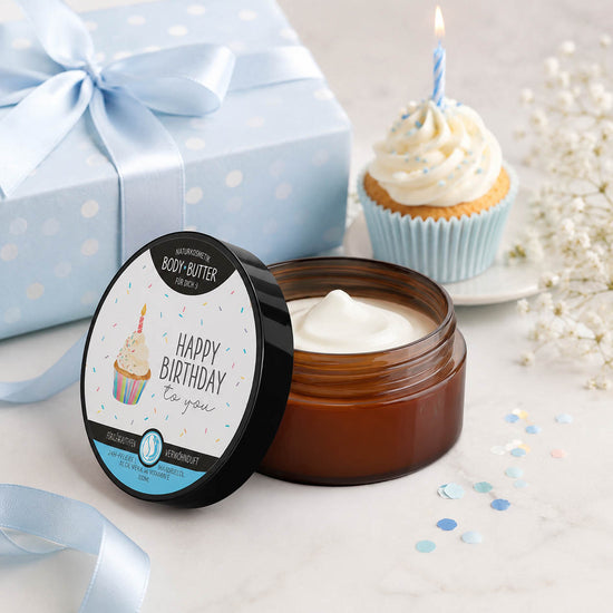 Bodybutter „Happy Birthday to you" in Anwendung – Naturkosmetik von Geschenk für Dich