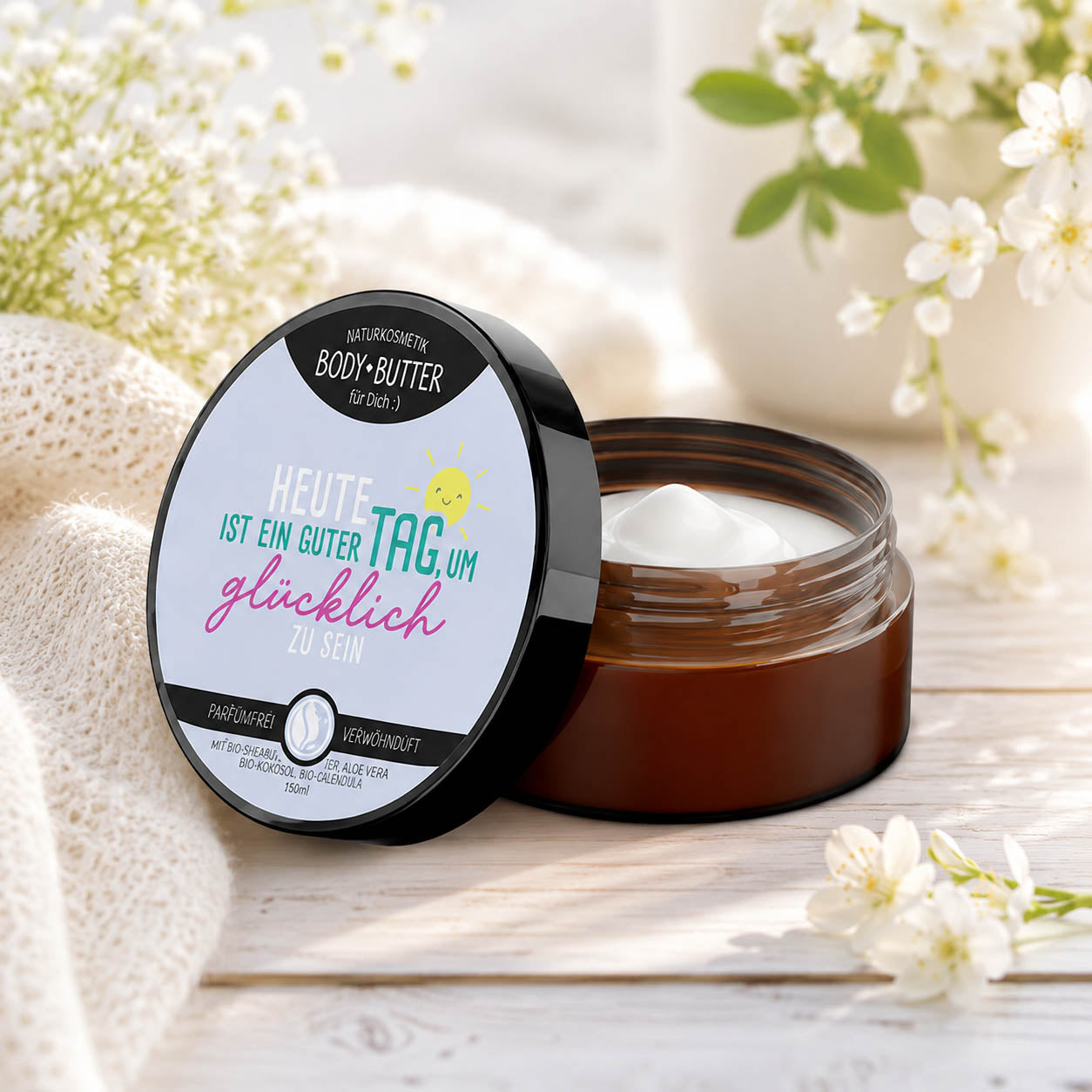Naturkosmetik Bodybutter „Heute ist ein guter Tag, um glücklich zu sein“ Hellblau – Geschenk für Dich (Moodbild)