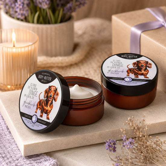 Bodybutter „Es sind die kleinen Dinge im Leben“ Dackel in Anwendung – Naturkosmetik von Geschenk für Dich