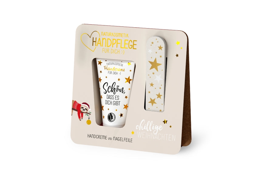 Naturkosmetik Handpflege-Set chillige Weihnachten mit Faultier-Motiv, cremefarbener Aufsteller, Handcreme + Nagelfeile – Geschenk für Dich