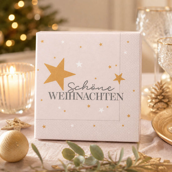 Servietten Schöne Weihnachten Cremeweiß auf festlich gedecktem Weihnachtstisch – Geschenk für Dich