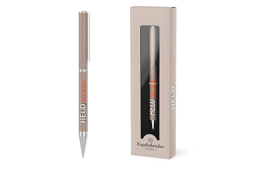 Kugelschreiber „Held des Tages“ in Beige mit Edelstahlgehäuse in Geschenkverpackung von Geschenk für Dich