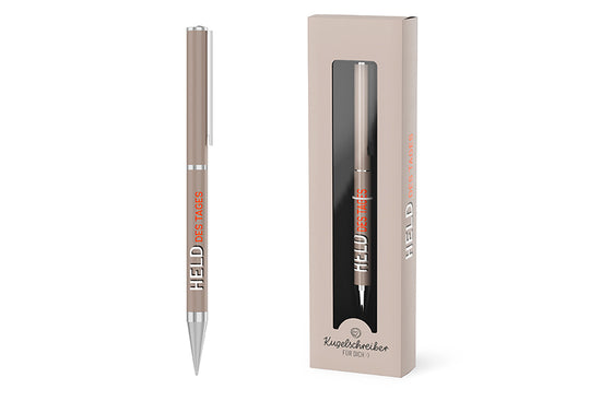 Kugelschreiber „Held des Tages“ in Beige mit Edelstahlgehäuse in Geschenkverpackung von Geschenk für Dich