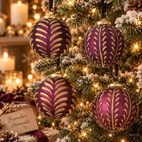 Weihnachtskugeln „Olpar“ Ø 10 cm in Lila mit antikgoldenem Relief in Fischgrät- und Blattmuster am schwarzen Samtband am Tannenzweig – 8er Set, Glas, Boltze