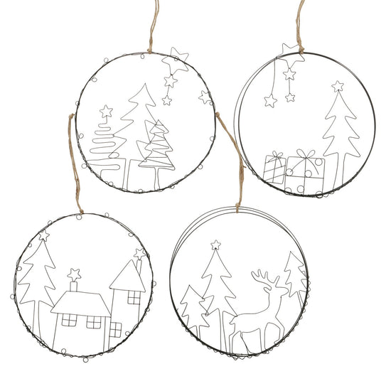 Runder Deko-Hänger Ø 30 cm aus schwarzem Metalldraht von Boltze. Mit Motiven: Wald, Geschenke, Haus & Hirsch – stilvolle Weihnachtsdeko aus Eisen.