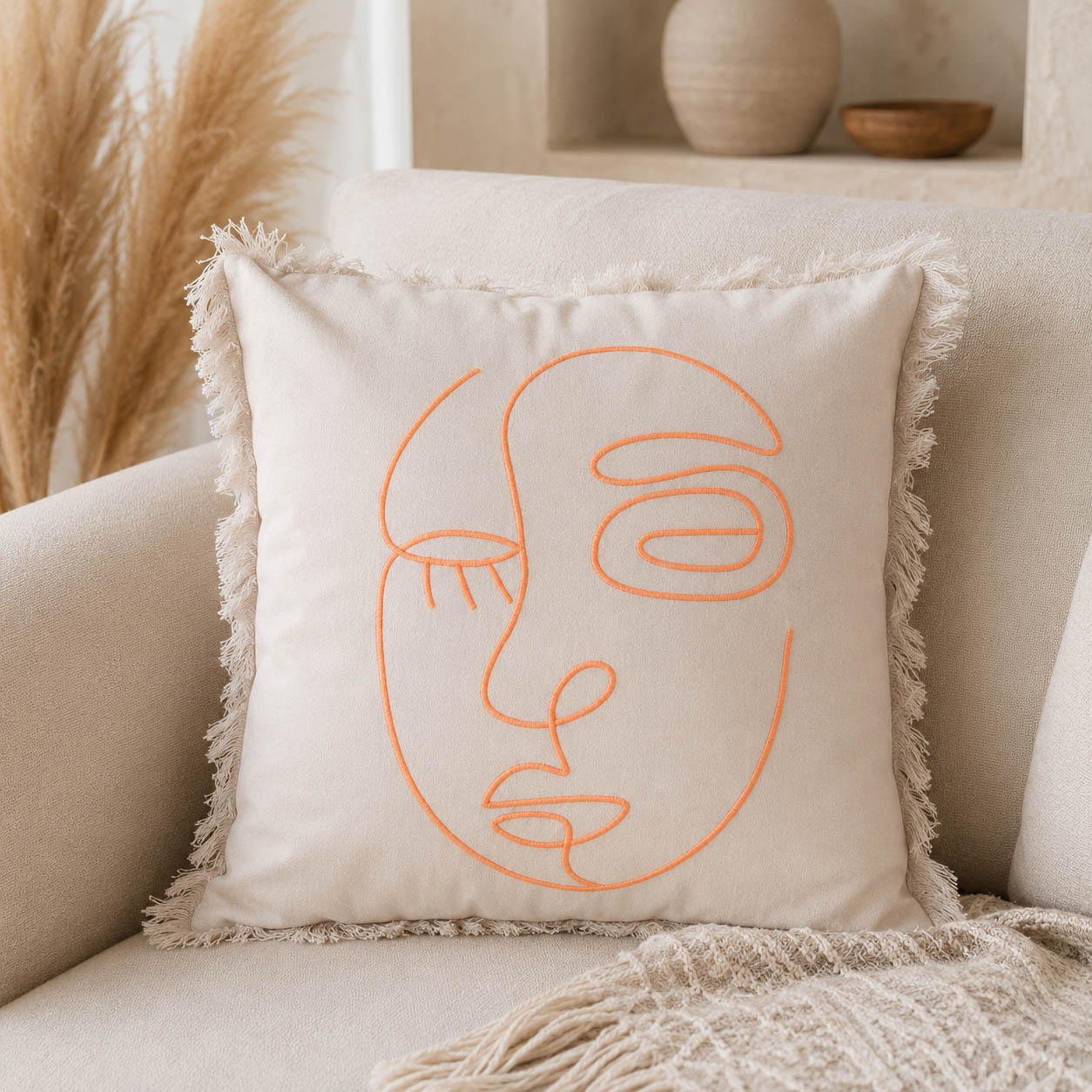 Kissen „Pica" orange im Wohnraum