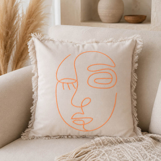 Kissen „Pica" orange im Wohnraum