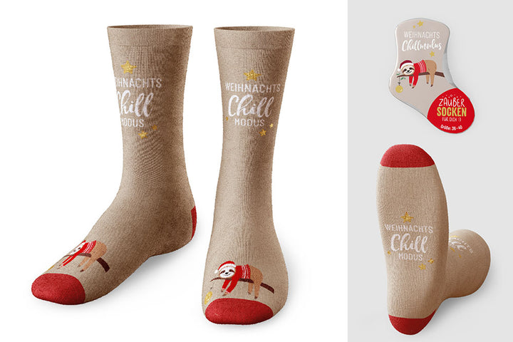 Zaubersocken von Geschenk für Dich mit Aufschrift Weihnachts Chill Modus und weihnachtliches Faultier Motiv, Weihnachtssocken