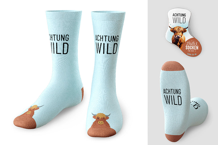 Zaubersocken Achtung Wild in Hellblau mit Highland-Rind-Motiv, 1 Paar Gr. 36-40 – Geschenk für Dich