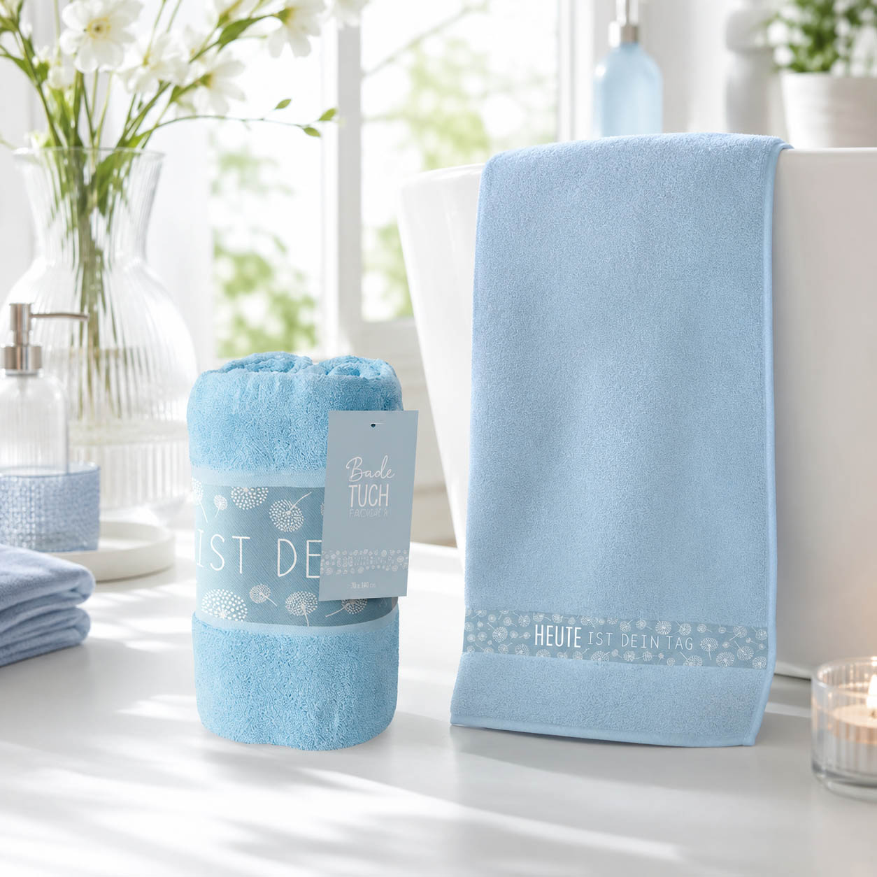 Badetuch Heute ist Dein Tag hellblau in Anwendung, Saunatuch von Geschenk für Dich