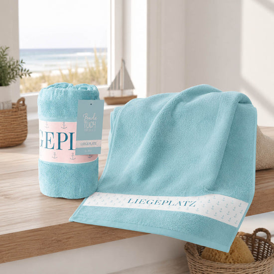 Maritimes Strandtuch Liegeplatz am Strand, Badetuch von Geschenk für Dich
