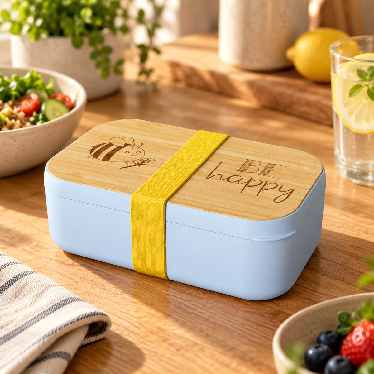 Brotdose Biene „Be Happy“ in Blau – Stimmungsbild