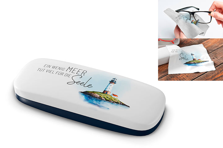 Maritimes Brillenetui "Ein wenig Meer tut viel für die Seele" mit Leuchtturm-Motiv und passendem Putztuch von Geschenk für Dich