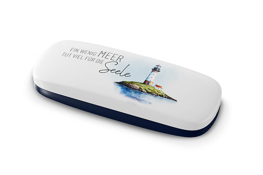 Maritimes Brillenetui "Ein wenig Meer tut viel für die Seele" mit Leuchtturm-Motiv von Geschenk für Dich