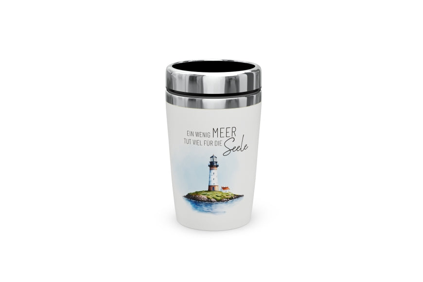Geschenk für Dich Thermobecher to go mit Leuchtturm Motiv und Spruch „Ein wenig Meer tut viel für die Seele“
Maritimer Becher