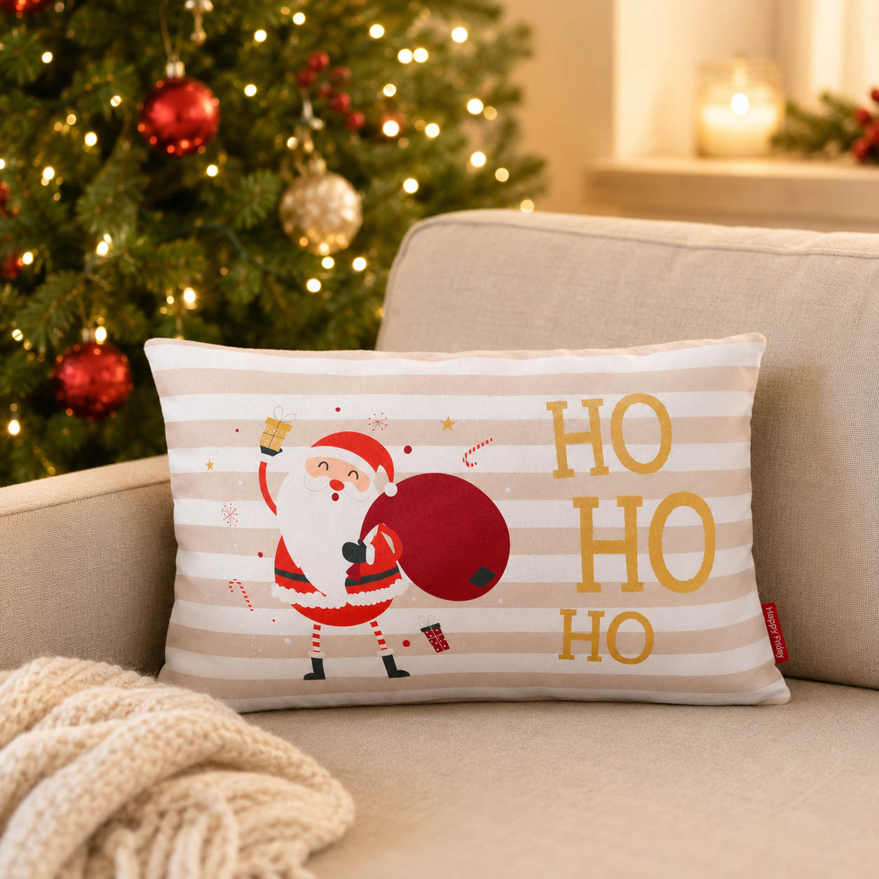 Weihnachtskissen Ho Ho Ho mit Weihnachtsmann auf beigen Streifen, beige Rückseite