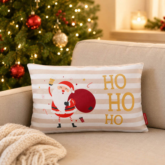Weihnachtskissen Ho Ho Ho mit Weihnachtsmann auf beigen Streifen, beige Rückseite