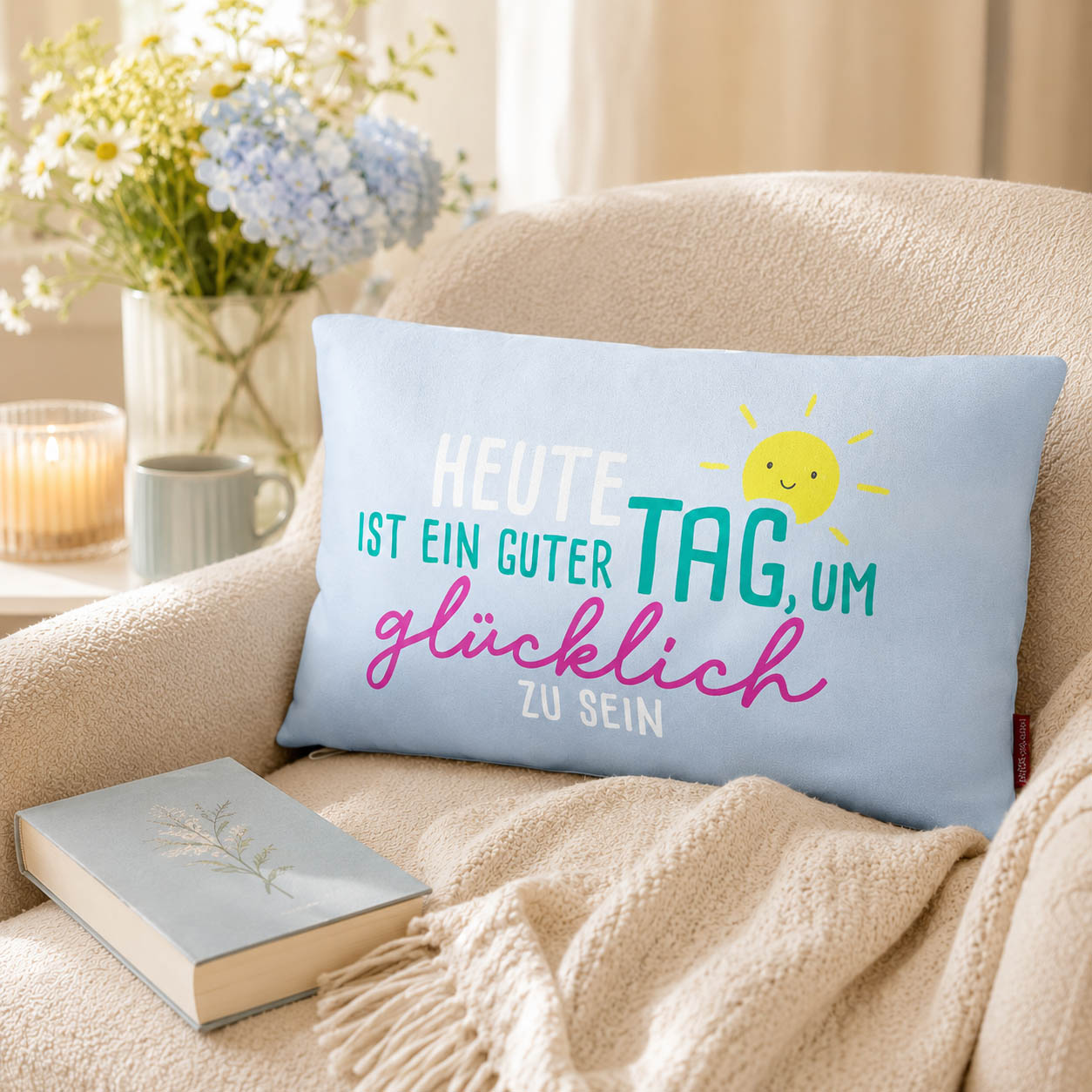 Kissen „Heute ist ein guter Tag, um glücklich zu sein“ Hellblau – Geschenk für Dich (Moodbild)
