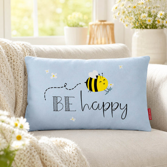 Kissen Be happy mit Bienen-Motiv und Gänseblümchen auf Hellblau, weiße Rückseite