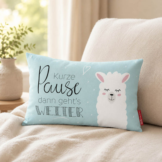 Kissen Lama Kurze Pause dann geht es weiter in Hellblau mit Lama-Motiv, weiße Rückseite