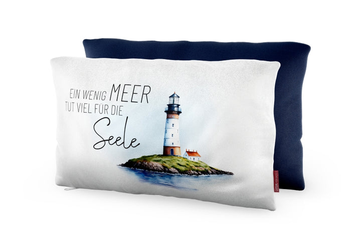 Kissen mit Spruch „Ein wenig Meer tut viel für die Seele“ und Leuchtturm Motiv von Geschenk für Dich