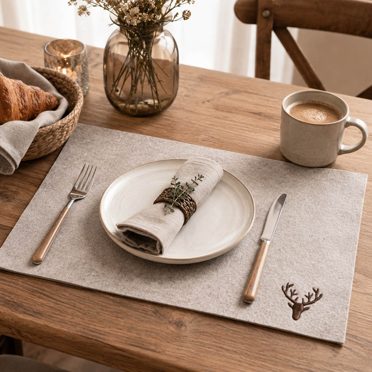 Filz Tischset mit Hirschkopf in Rosa-Beige von Gilde