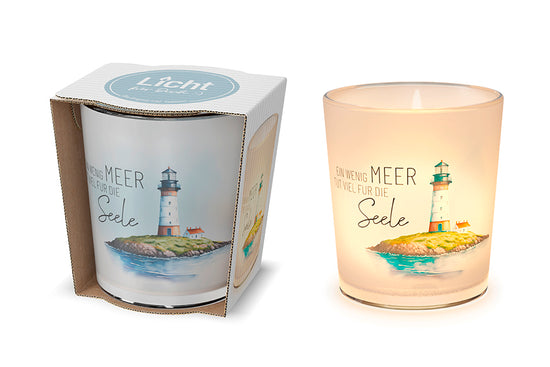 Maritimes Glas-Windlicht mit Leuchtturm-Motiv und inspirierendem Spruch „Ein wenig Meer tut viel für die Seele“ von Geschenk für Dich