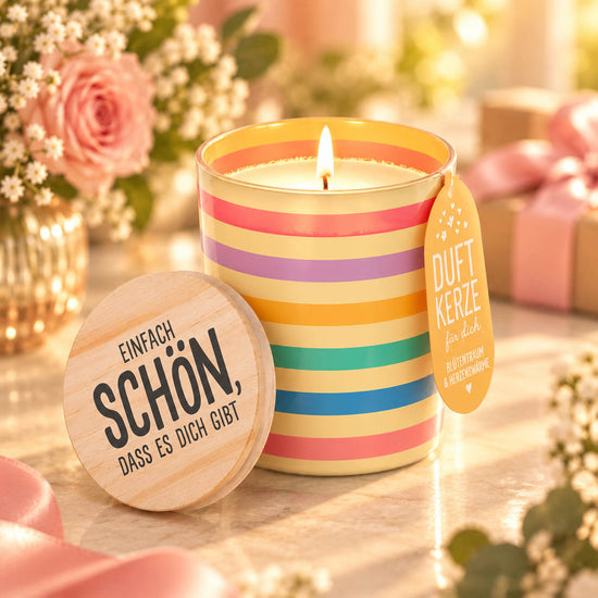 Duftkerze mit Spruch „Einfach schön, dass es Dich gibt“ im gelben Glas mit Regenbogen-Streifen und Birkenholzdeckel, Happy Greetings von Geschenk für Dich