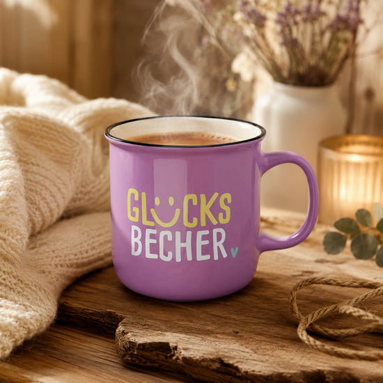 Kultbecher „Glücksbecher" stimmungsvoll dekoriert – Happy Greetings