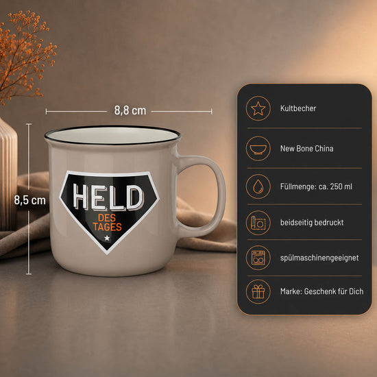 Kultbecher Held des Tages beige – Highlights: New Bone China, 250 ml, Höhe 85 mm, Durchmesser 88 mm, schwarzer Rand im Retro-Look, beidseitig bedruckt