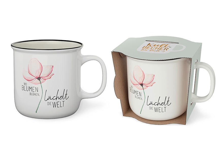 Kultbecher „Wo Blumen blühen, lächelt die Welt“ von Geschenk für Dich – weißer Becher mit floraler Blume im Spruch, beidseitig bedruckt
