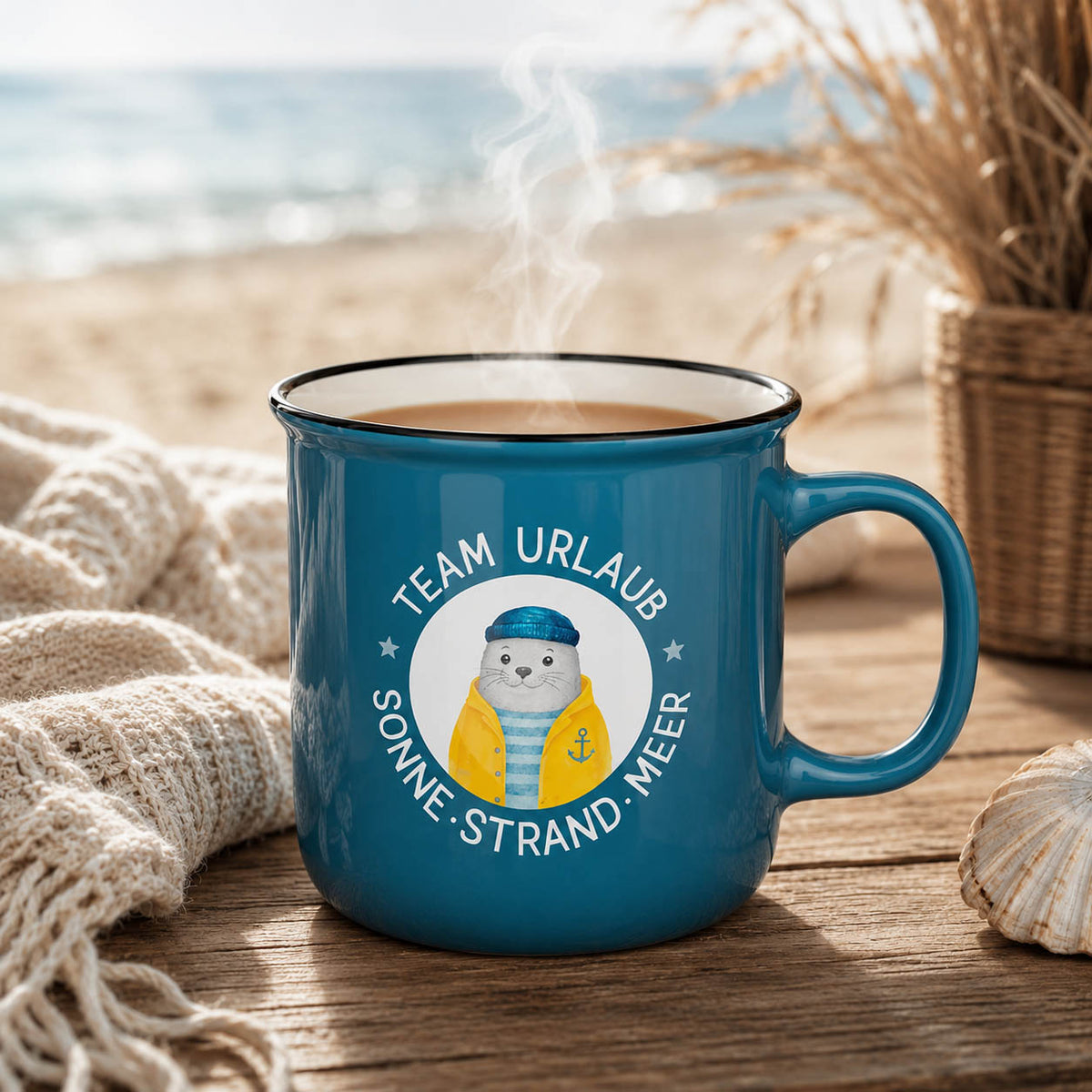 Seehund Tasse „Team Urlaub“ mit Kaffee, maritime Urlaubsstimmung