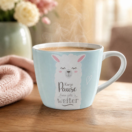 Maxi Becher „Kurze Pause, dann geht´s weiter" mit Lama – große Tasse im Alltag