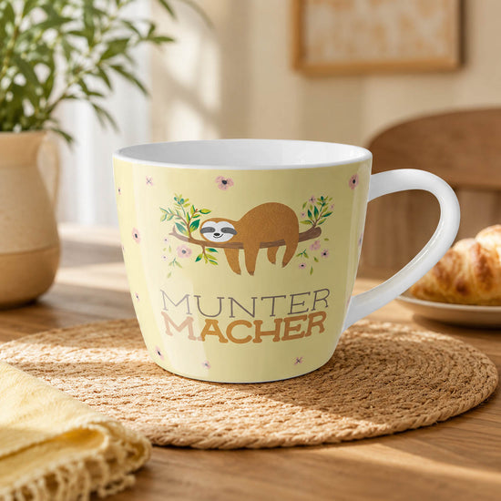 Maxi Becher „Muntermacher" mit Faultier – große Tasse im Alltag