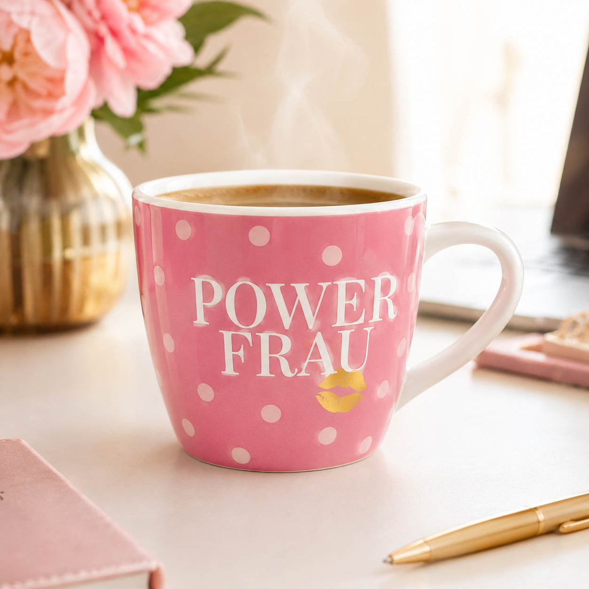 Maxi Becher „Power Frau" mit Kussmund-Motiv – große Tasse im Alltag