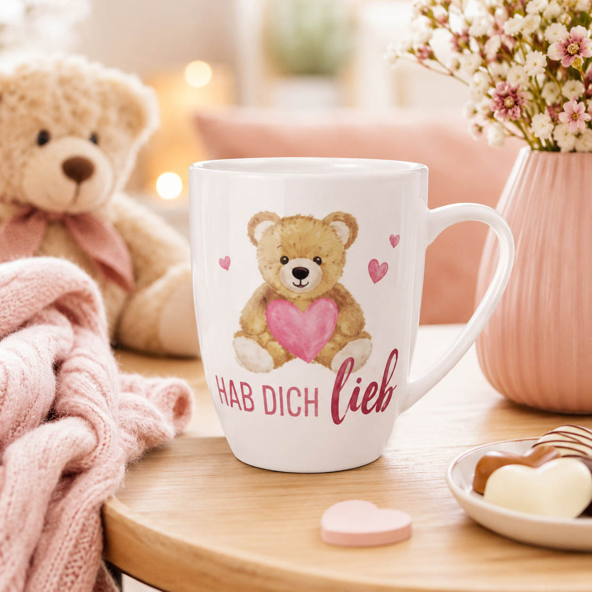Tasse „Hab Dich lieb“ in Weiß mit Teddy und rosa Herz von Geschenk für Dich