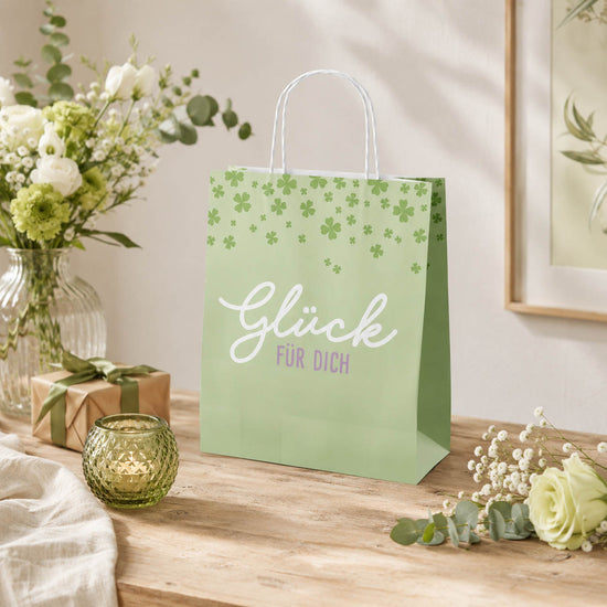 Geschenktüte „Glück für Dich“ Grün mit Kleeblatt – Geschenk für Dich (Moodbild)